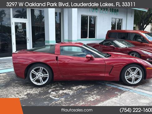 Used 2010 Chevrolet Corvette Coupe w/ 1LT RWD image 10