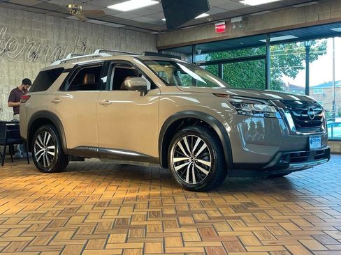 Used 2024 Nissan Pathfinder Platinum AWD/4WD image 7