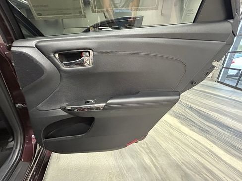 Used 2018 Toyota Avalon XLE image 41