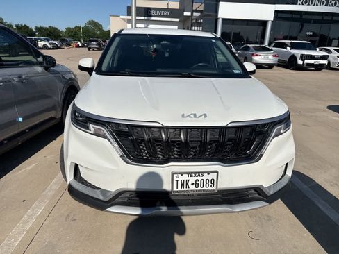 Used 2024 Kia Carnival LX FWD image 4
