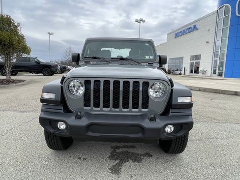 Used 2022 Jeep Gladiator Sport w/ Trailer Tow Package image 8