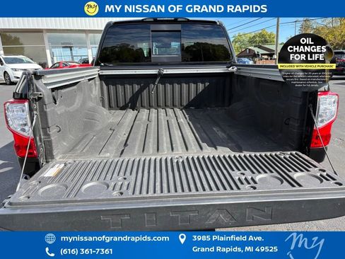 Used 2024 Nissan Titan SV w/ SV Convenience Package image 16