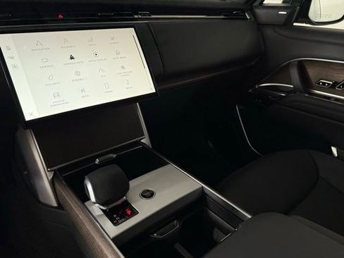 New 2025 Land Rover Range Rover Long Wheelbase SE image 24