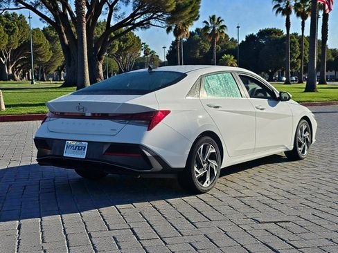 New 2025 Hyundai Elantra Limited image 4