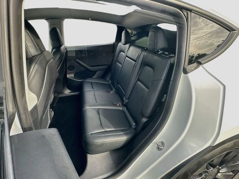Used 2022 Tesla Model Y Performance AWD/4WD image 23