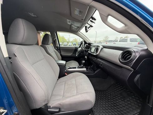 Used 2017 Toyota Tacoma SR5 AWD/4WD image 26