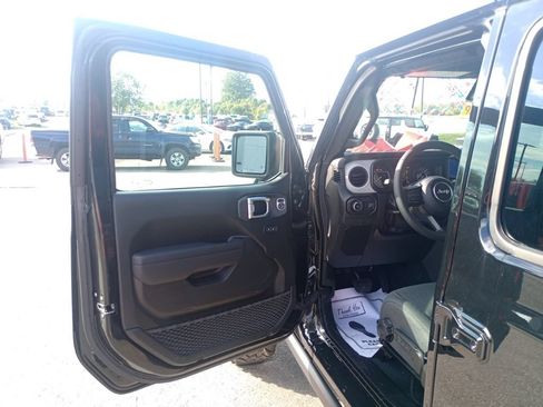 Used 2024 Jeep Wrangler Unlimited Sport AWD/4WD image 17