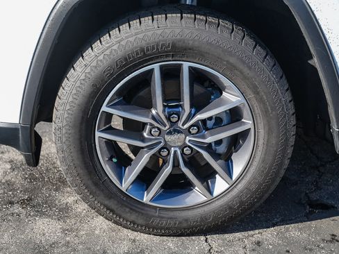 Used 2017 Jeep Grand Cherokee Limited image 9