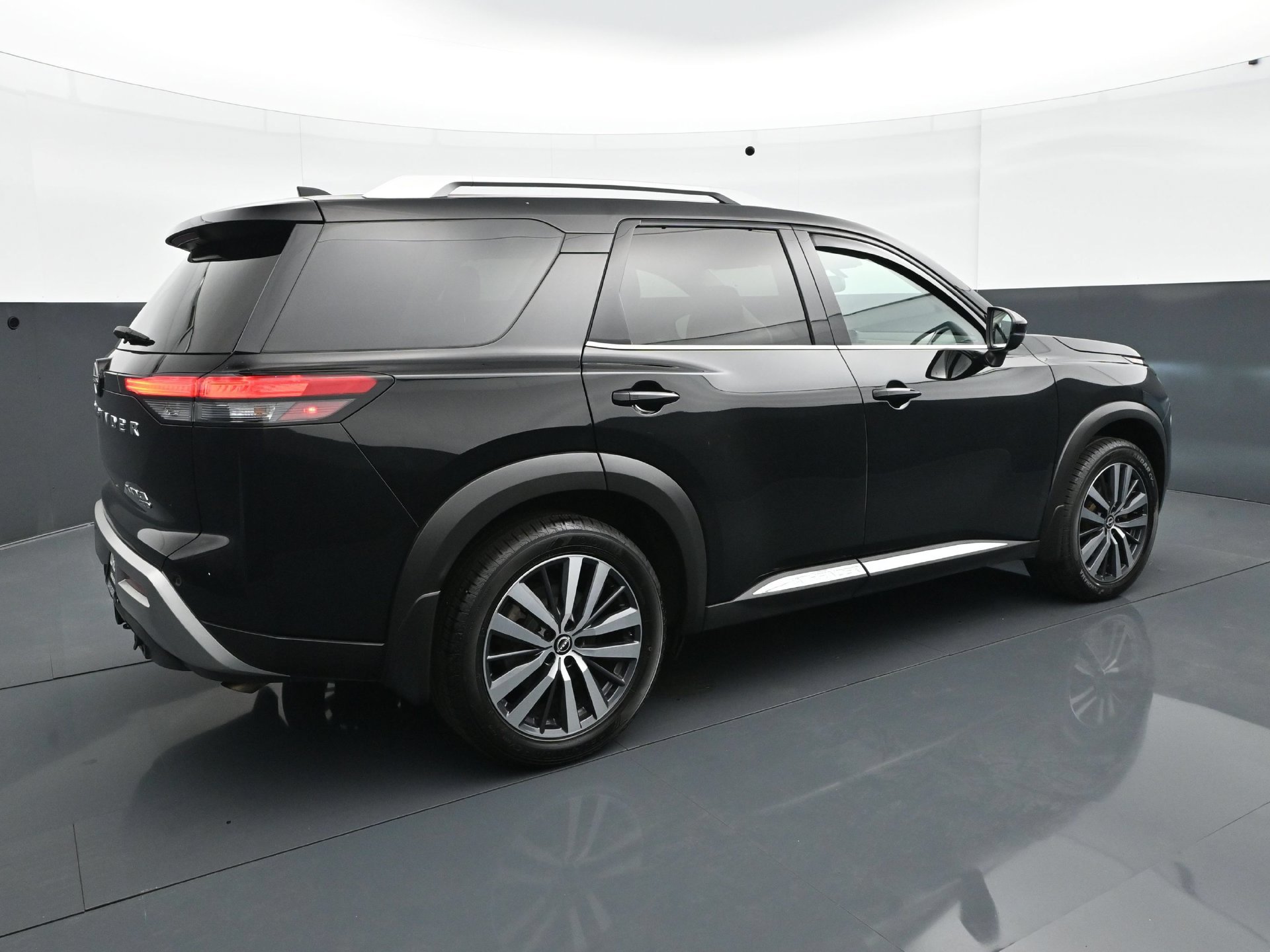 Used 2022 Nissan Pathfinder Platinum AWD/4WD image 7