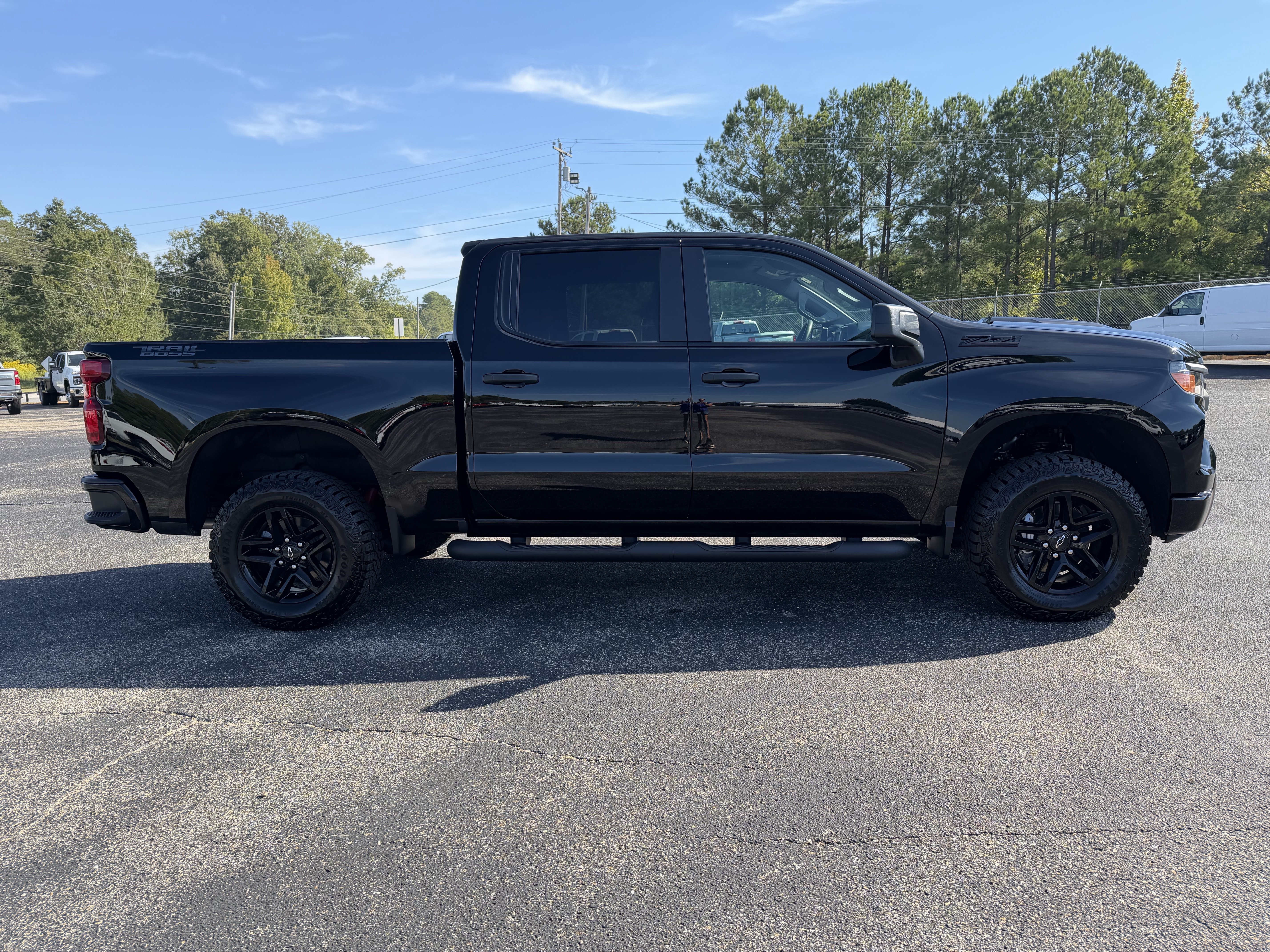 Used 2026 Chevrolet Silverado 1500 Custom Trail Boss w/ Dark Appearance Package AWD/4WD image 5