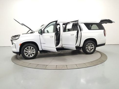 Used 2023 Chevrolet Suburban Premier image 12