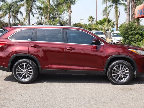 Used 2019 Toyota Highlander XLE FWD image 10