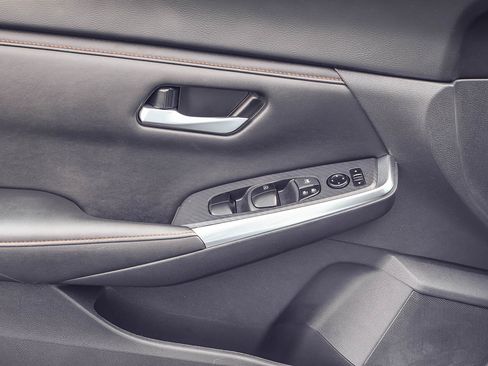 Used 2024 Nissan Sentra SR w/ Trunk Package FWD image 10