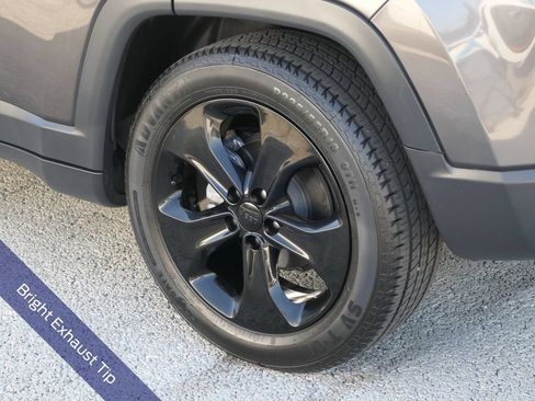 Used 2019 Jeep Compass Latitude FWD image 11