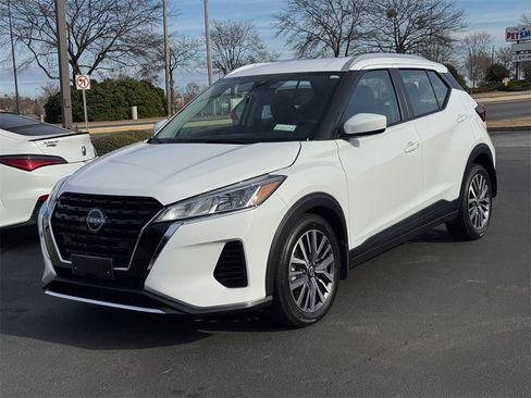 Used 2024 Nissan Kicks SV image 7