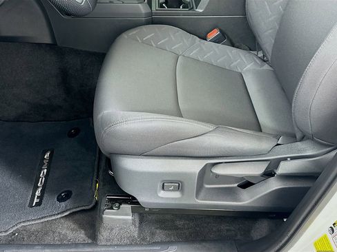 Used 2025 Toyota Tacoma SR image 19