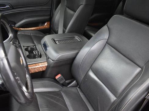 Used 2019 Chevrolet Suburban Premier image 15