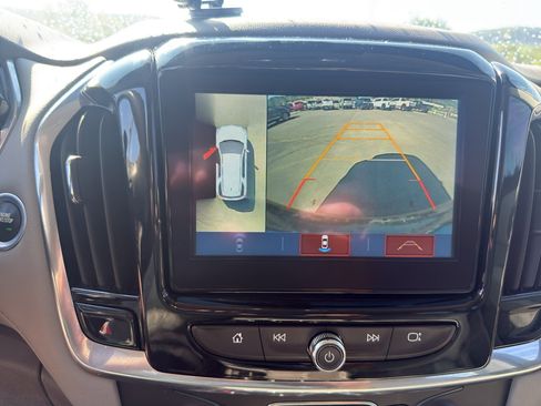 Used 2019 Chevrolet Traverse LT w/ LT Premium Package FWD image 19