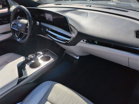 Certified 2023 Cadillac Lyriq Luxury image 30