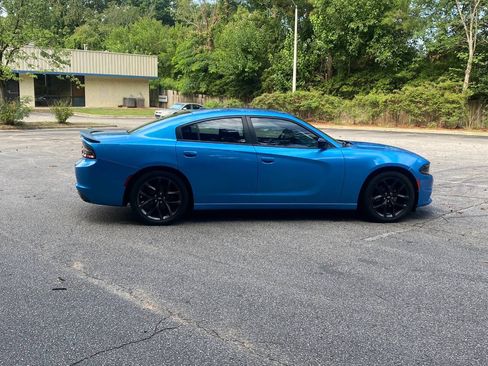 Used 2019 Dodge Charger SXT w/ Blacktop Package RWD image 4