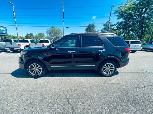Used 2014 Ford Explorer XLT w/ Equipment Group 202A AWD/4WD image 2