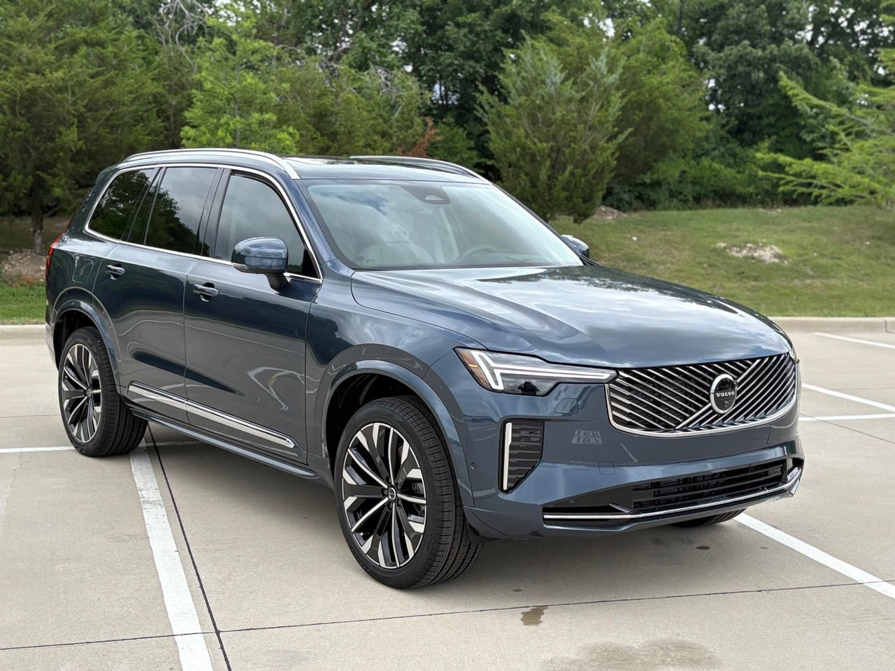 New 2026 Volvo XC90 B5 Ultra w/ Protection Package Premier AWD/4WD image 4