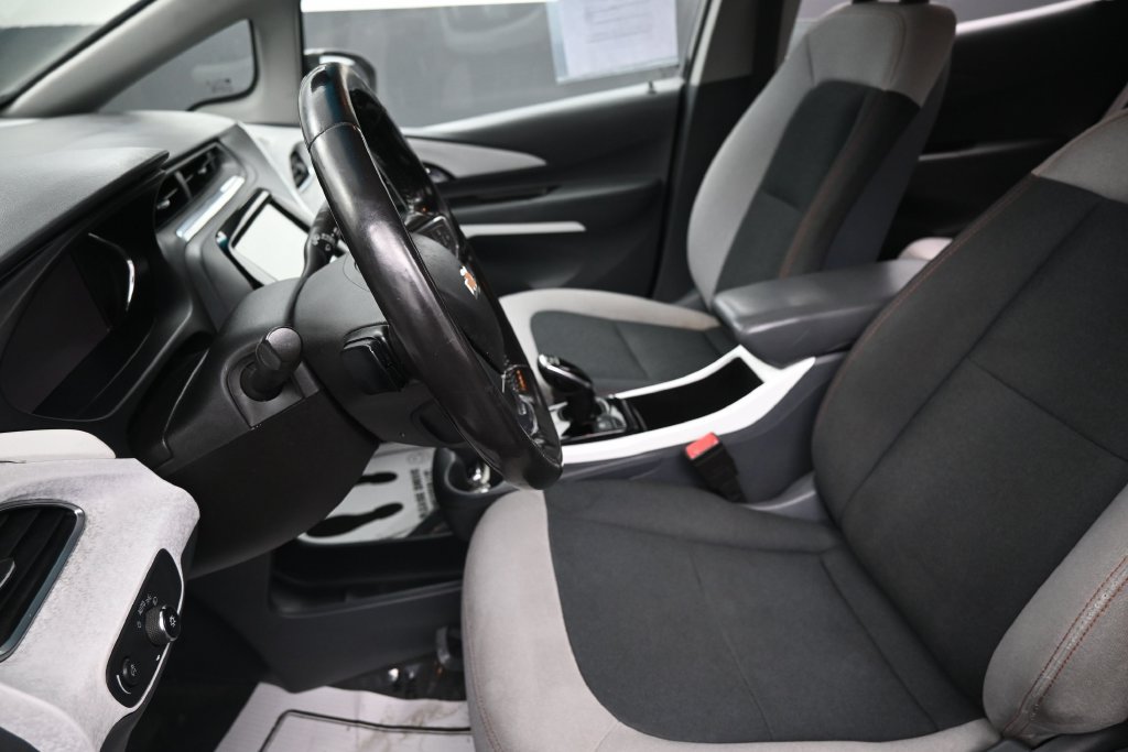 Used 2020 Chevrolet Bolt LT FWD image 17