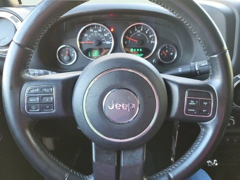 Used 2018 Jeep Wrangler Unlimited Sahara w/ Connectivity Group image 26