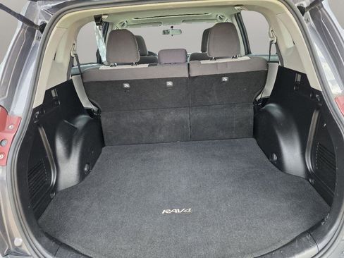 Used 2014 Toyota RAV4 XLE image 19
