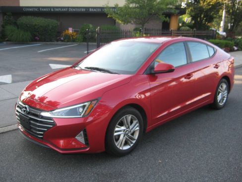 Used 2020 Hyundai Elantra SEL FWD image 1