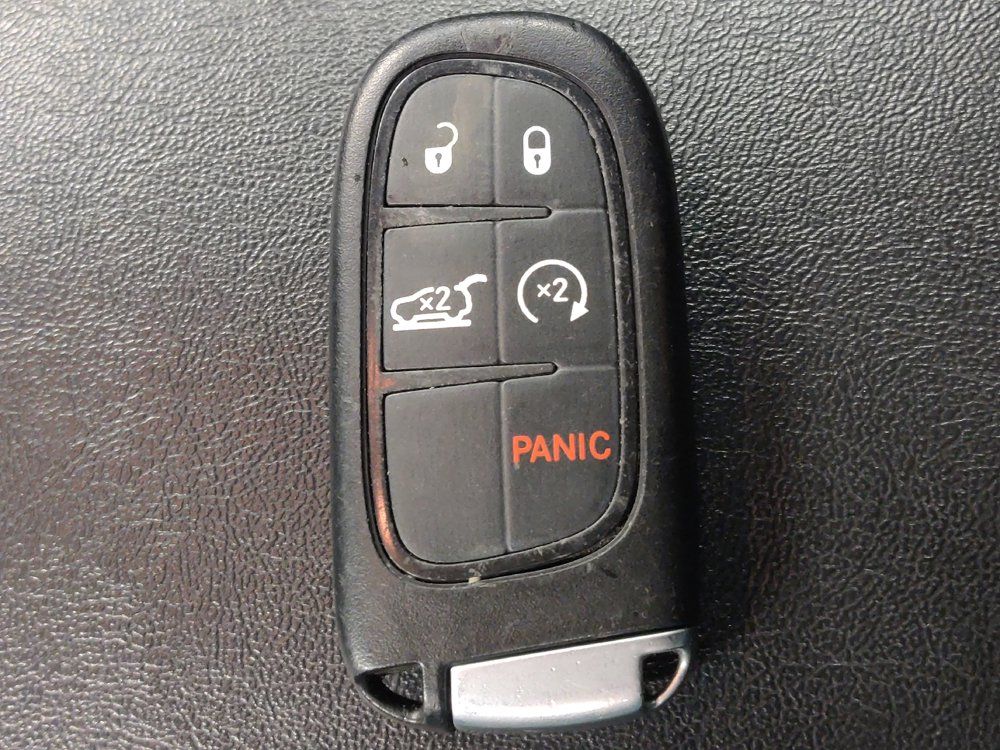 Used 2019 Jeep Cherokee Latitude Plus FWD image 32
