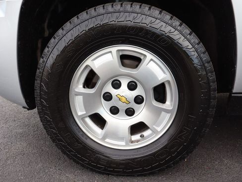 Used 2014 Chevrolet Suburban LT w/ Luxury Package AWD/4WD image 41