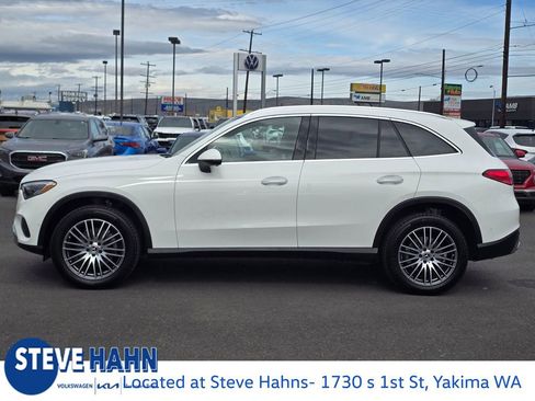 Used 2025 Mercedes-Benz GLC 300 4MATIC image 2