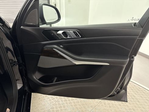 Used 2025 BMW X7 xDrive40i w/ Premium Package image 31