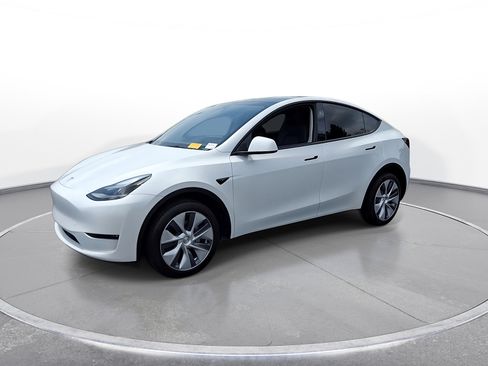 Used 2023 Tesla Model Y Long Range AWD/4WD image 4
