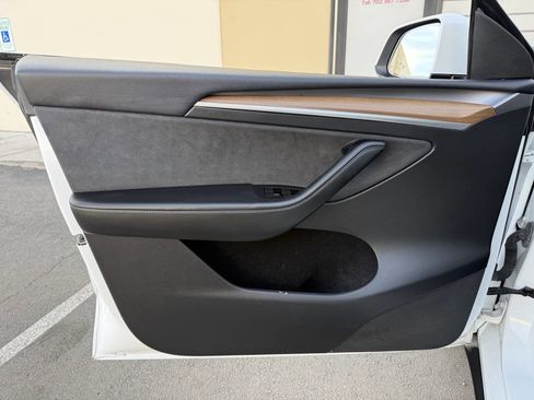 Used 2022 Tesla Model Y Performance image 18