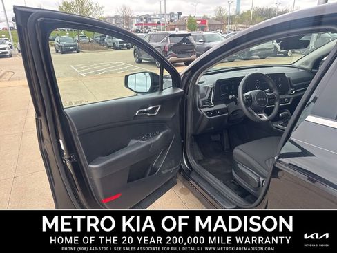 Used 2023 Kia Sportage LX AWD/4WD image 11