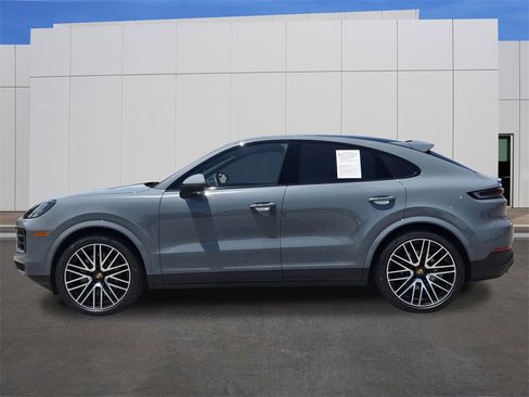 Used 2025 Porsche Cayenne S image 2