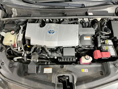 Used 2020 Toyota Prius Prime XLE FWD image 31