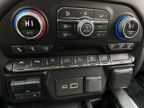 Used 2020 Chevrolet Silverado 1500 High Country w/ Technology Package image 36