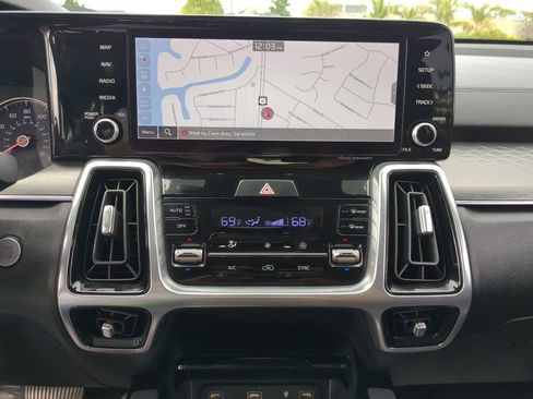Used 2022 Kia Sorento SX image 21