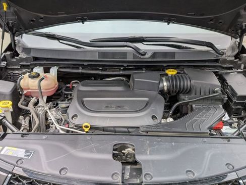 Used 2023 Chrysler Pacifica Touring-L FWD image 36