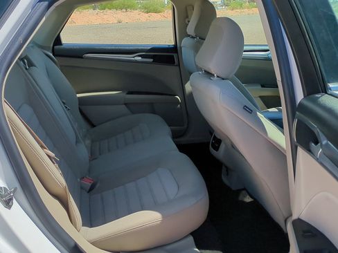 Used 2020 Ford Fusion SE FWD image 28