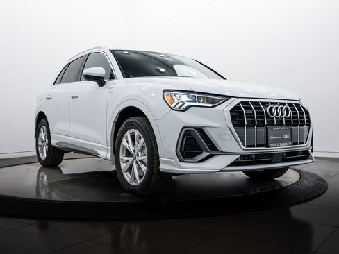 Certified 2025 Audi Q3 2.0T Premium Plus w/ Premium Plus Package image 1