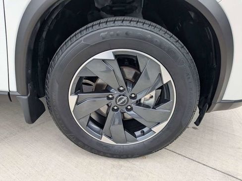 Used 2024 Nissan Rogue SV w/ SV Premium Package FWD image 10