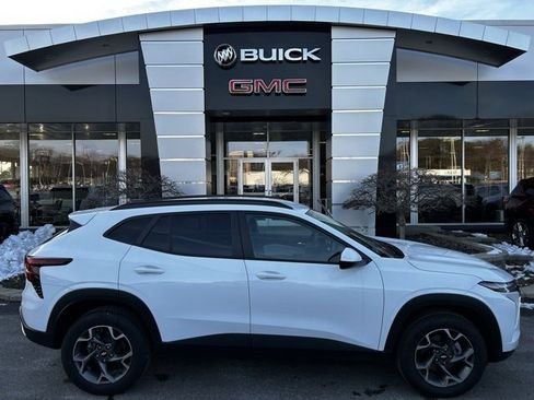 Used 2024 Chevrolet Trax LT image 30