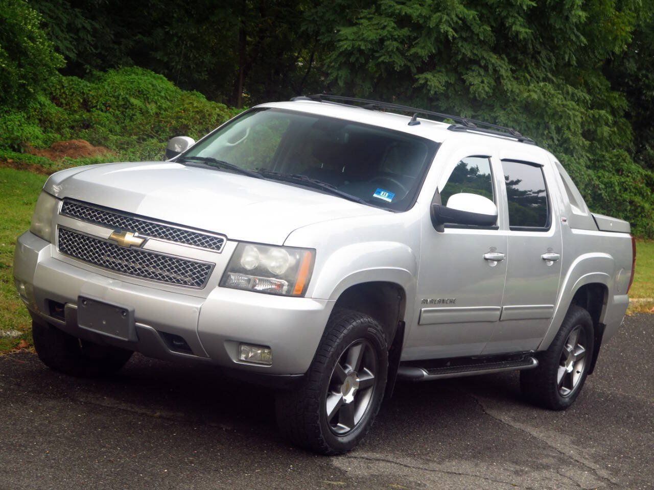 Used 2011 Chevrolet Avalanche LT w/ Luxury Package AWD/4WD image 25