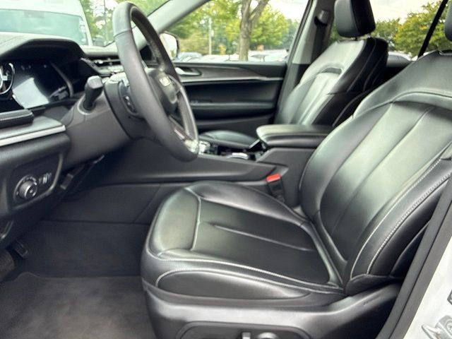 Used 2023 Jeep Grand Cherokee Limited w/ Black Appearance Package AWD/4WD image 21