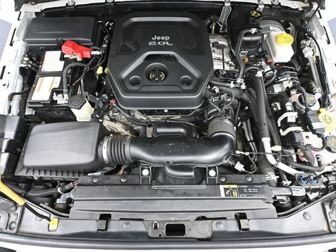 Used 2019 Jeep Wrangler Unlimited Sahara AWD/4WD image 46