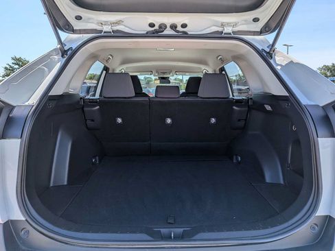 Used 2020 Toyota RAV4 XLE AWD/4WD image 31